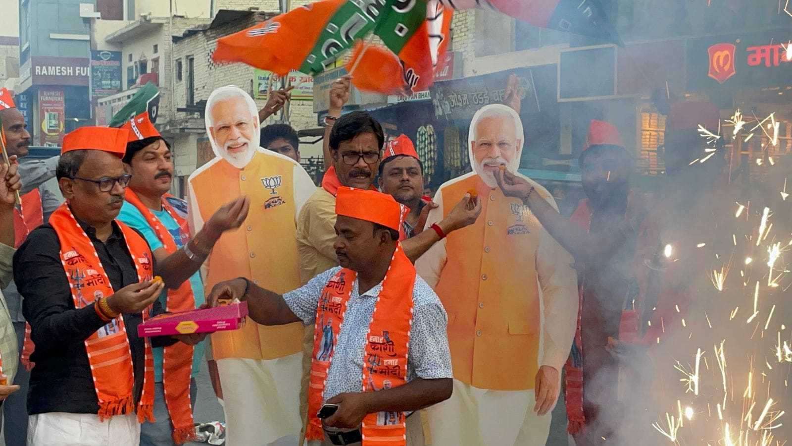 नरेंद्र मोदी के तीसरी बार पीएम बनने पर भाजपा कार्यकर्ताओं में जश्न का माहौल